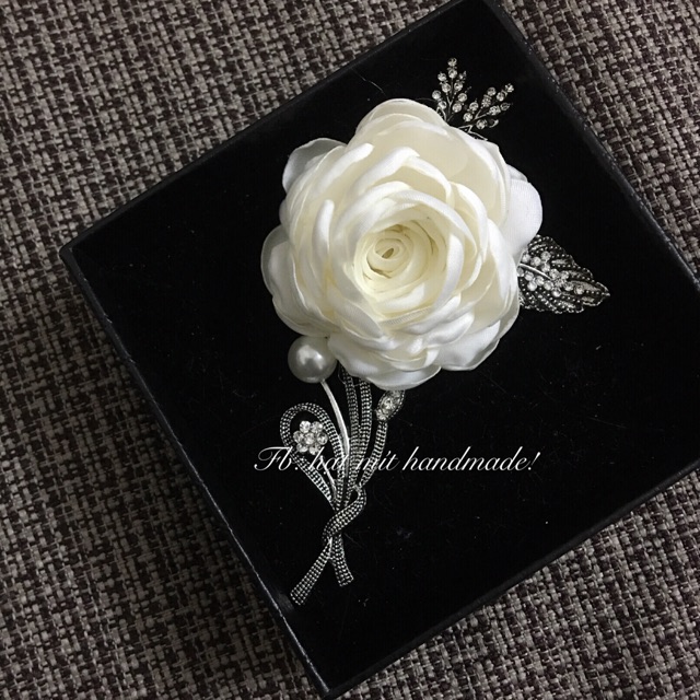 hoa hồng trắng tượng trưng cho điều gì